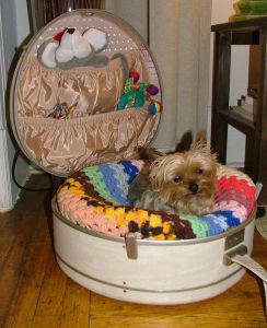 cama ecológica para mascotas con maleta reciclada redonda
